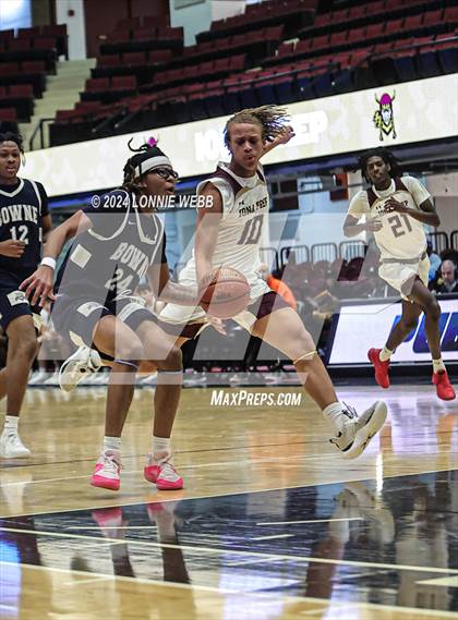 Thumbnail 1 in John Bowne vs Iona Prep (Pubic vs Catholic Hoops Showdown) photogallery.