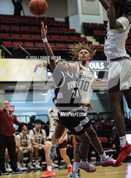 Thumbnail 3 in John Bowne vs Iona Prep (Pubic vs Catholic Hoops Showdown) photogallery.