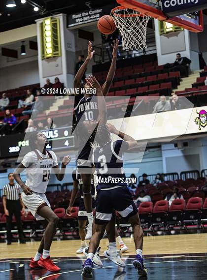 Thumbnail 1 in John Bowne vs Iona Prep (Pubic vs Catholic Hoops Showdown) photogallery.