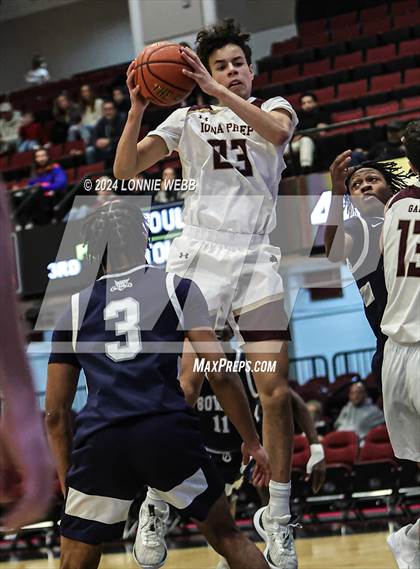 Thumbnail 3 in John Bowne vs Iona Prep (Pubic vs Catholic Hoops Showdown) photogallery.
