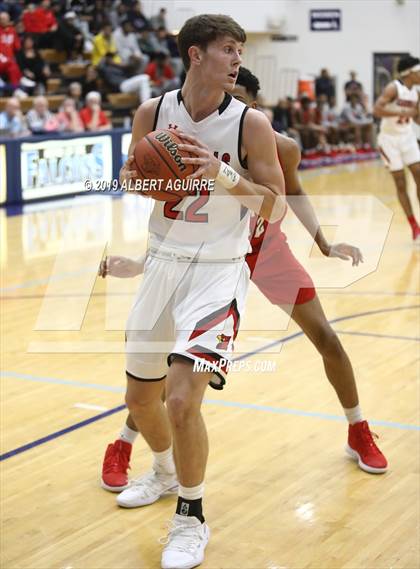 Thumbnail 2 in Pike vs. Southport  (IHSAA 4A 1st Round Playoff) photogallery.