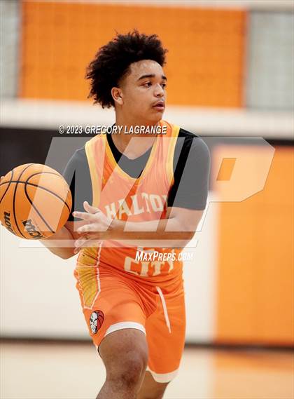 Thumbnail 1 in Southlake Carroll vs Haltom photogallery.