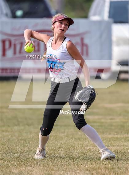 Thumbnail 2 in Western Dubuque vs North Linn (West Delaware Invitational) photogallery.