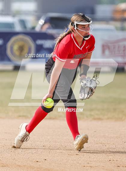 Thumbnail 1 in Western Dubuque vs North Linn (West Delaware Invitational) photogallery.