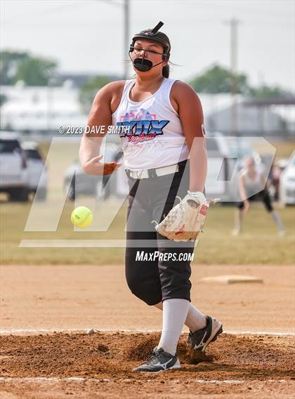 Thumbnail 3 in Western Dubuque vs North Linn (West Delaware Invitational) photogallery.