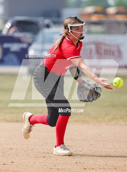 Thumbnail 2 in Western Dubuque vs North Linn (West Delaware Invitational) photogallery.