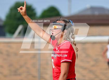 Thumbnail 1 in Western Dubuque vs North Linn (West Delaware Invitational) photogallery.