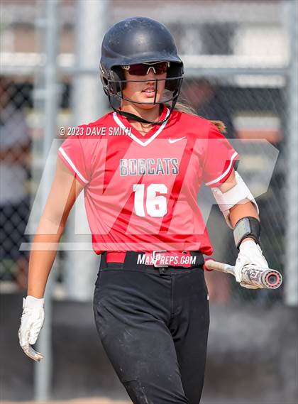 Thumbnail 1 in Western Dubuque vs North Linn (West Delaware Invitational) photogallery.