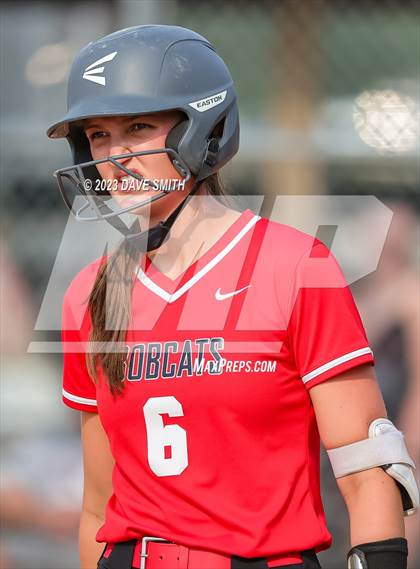Thumbnail 2 in Western Dubuque vs North Linn (West Delaware Invitational) photogallery.