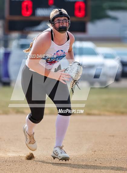 Thumbnail 2 in Western Dubuque vs North Linn (West Delaware Invitational) photogallery.