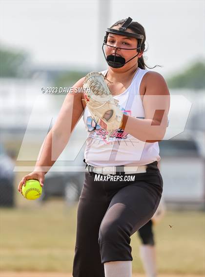 Thumbnail 1 in Western Dubuque vs North Linn (West Delaware Invitational) photogallery.