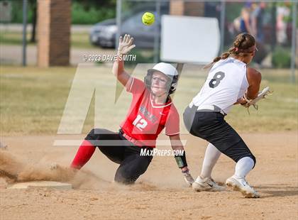 Thumbnail 2 in Western Dubuque vs North Linn (West Delaware Invitational) photogallery.