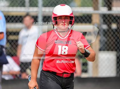 Thumbnail 3 in Western Dubuque vs North Linn (West Delaware Invitational) photogallery.