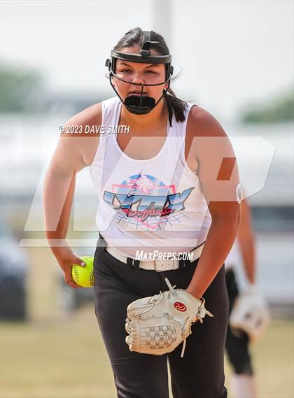 Thumbnail 2 in Western Dubuque vs North Linn (West Delaware Invitational) photogallery.