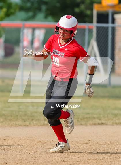 Thumbnail 2 in Western Dubuque vs North Linn (West Delaware Invitational) photogallery.