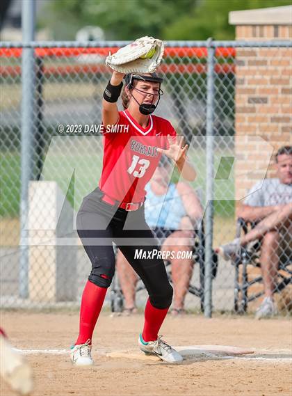 Thumbnail 3 in Western Dubuque vs North Linn (West Delaware Invitational) photogallery.