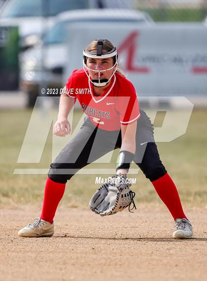 Thumbnail 2 in Western Dubuque vs North Linn (West Delaware Invitational) photogallery.