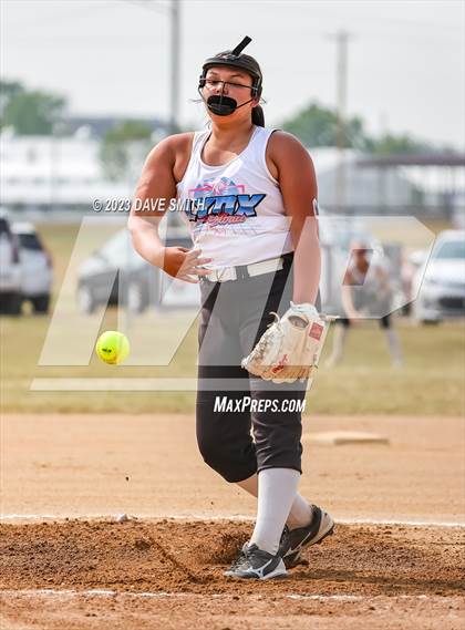 Thumbnail 1 in Western Dubuque vs North Linn (West Delaware Invitational) photogallery.