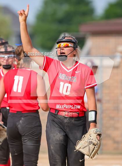Thumbnail 2 in Western Dubuque vs North Linn (West Delaware Invitational) photogallery.