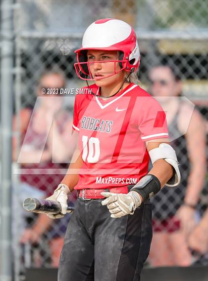 Thumbnail 2 in Western Dubuque vs North Linn (West Delaware Invitational) photogallery.