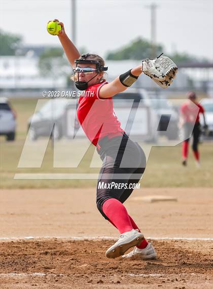 Thumbnail 3 in Western Dubuque vs North Linn (West Delaware Invitational) photogallery.