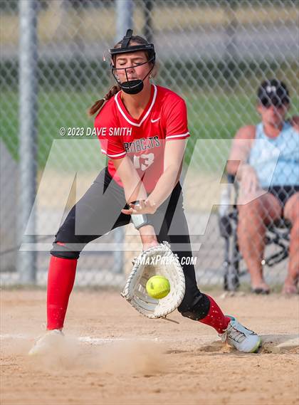 Thumbnail 1 in Western Dubuque vs North Linn (West Delaware Invitational) photogallery.
