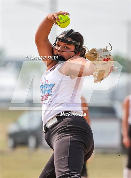 Thumbnail 2 in Western Dubuque vs North Linn (West Delaware Invitational) photogallery.