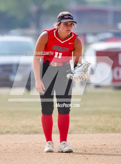 Thumbnail 3 in Western Dubuque vs North Linn (West Delaware Invitational) photogallery.