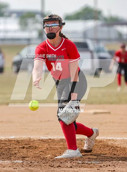 Thumbnail 3 in Western Dubuque vs North Linn (West Delaware Invitational) photogallery.