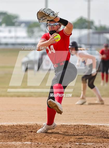 Thumbnail 1 in Western Dubuque vs North Linn (West Delaware Invitational) photogallery.