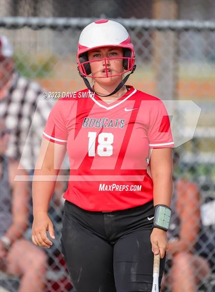 Thumbnail 2 in Western Dubuque vs North Linn (West Delaware Invitational) photogallery.