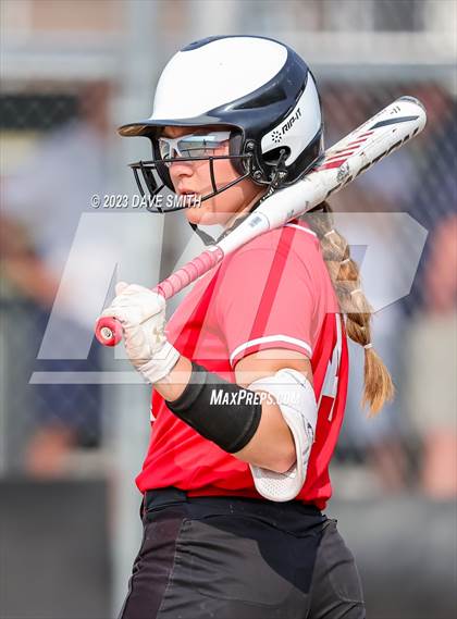 Thumbnail 2 in Western Dubuque vs North Linn (West Delaware Invitational) photogallery.