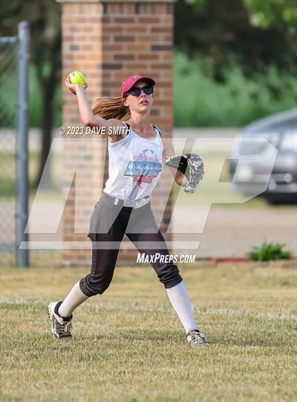 Thumbnail 3 in Western Dubuque vs North Linn (West Delaware Invitational) photogallery.