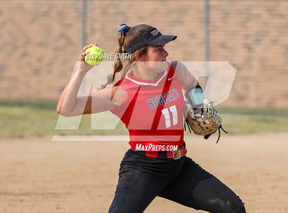 Thumbnail 3 in Western Dubuque vs North Linn (West Delaware Invitational) photogallery.