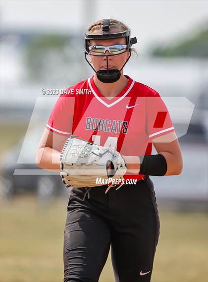 Thumbnail 2 in Western Dubuque vs North Linn (West Delaware Invitational) photogallery.