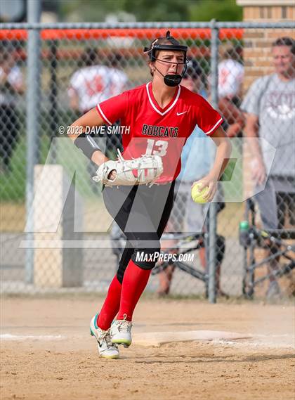 Thumbnail 2 in Western Dubuque vs North Linn (West Delaware Invitational) photogallery.