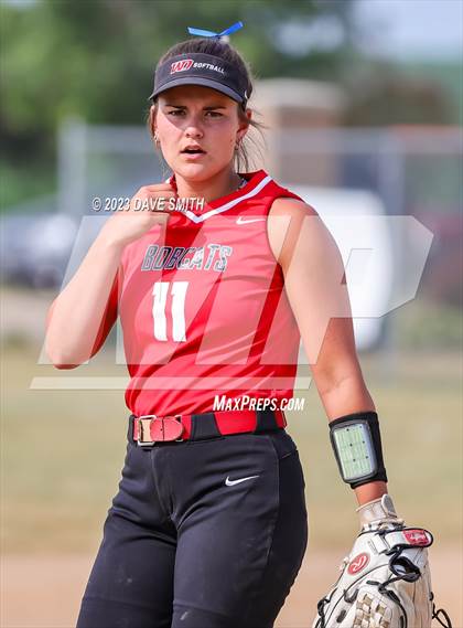 Thumbnail 3 in Western Dubuque vs North Linn (West Delaware Invitational) photogallery.