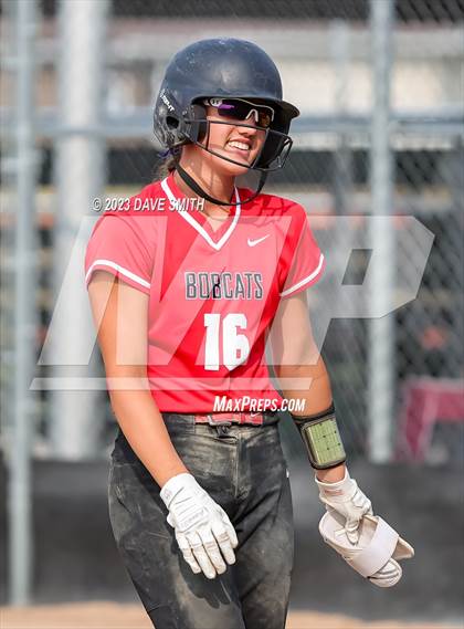 Thumbnail 2 in Western Dubuque vs North Linn (West Delaware Invitational) photogallery.