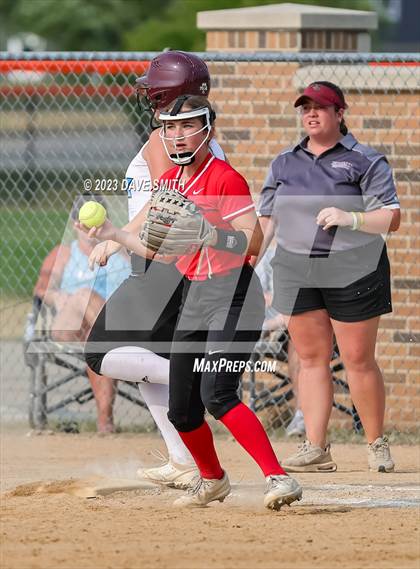 Thumbnail 2 in Western Dubuque vs North Linn (West Delaware Invitational) photogallery.