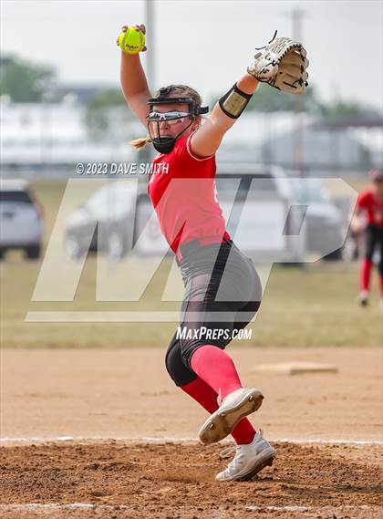 Thumbnail 1 in Western Dubuque vs North Linn (West Delaware Invitational) photogallery.