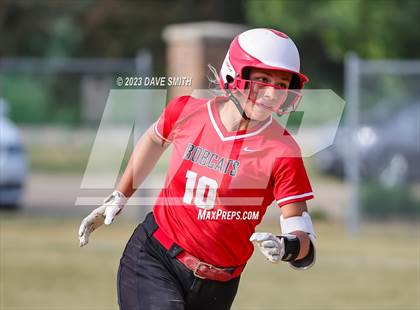 Thumbnail 3 in Western Dubuque vs North Linn (West Delaware Invitational) photogallery.