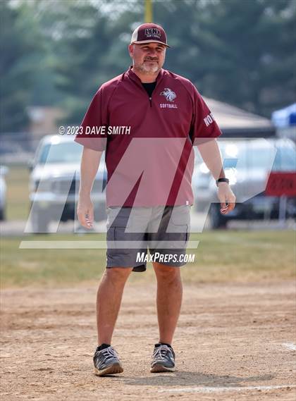 Thumbnail 1 in Western Dubuque vs North Linn (West Delaware Invitational) photogallery.