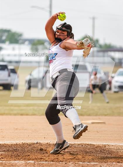 Thumbnail 3 in Western Dubuque vs North Linn (West Delaware Invitational) photogallery.