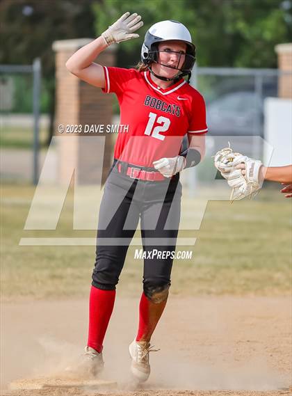 Thumbnail 3 in Western Dubuque vs North Linn (West Delaware Invitational) photogallery.