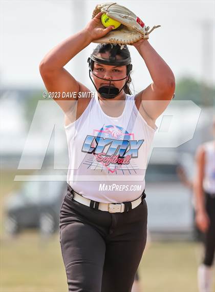Thumbnail 3 in Western Dubuque vs North Linn (West Delaware Invitational) photogallery.