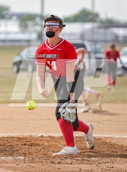Thumbnail 2 in Western Dubuque vs North Linn (West Delaware Invitational) photogallery.