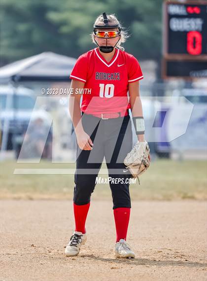 Thumbnail 3 in Western Dubuque vs North Linn (West Delaware Invitational) photogallery.