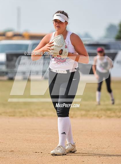 Thumbnail 3 in Western Dubuque vs North Linn (West Delaware Invitational) photogallery.