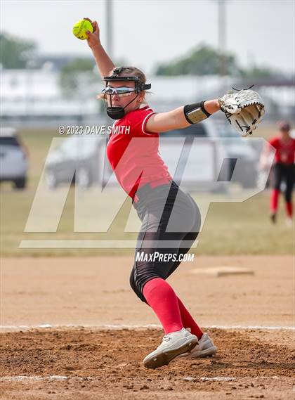 Thumbnail 2 in Western Dubuque vs North Linn (West Delaware Invitational) photogallery.