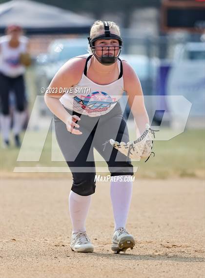 Thumbnail 3 in Western Dubuque vs North Linn (West Delaware Invitational) photogallery.